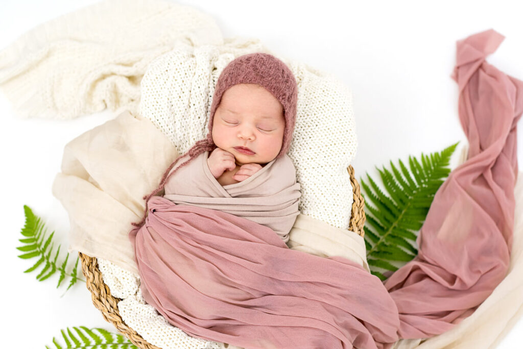 Neugeborenenfotoshooting zu Hause – Felicitas Frädrich Babyfotografie