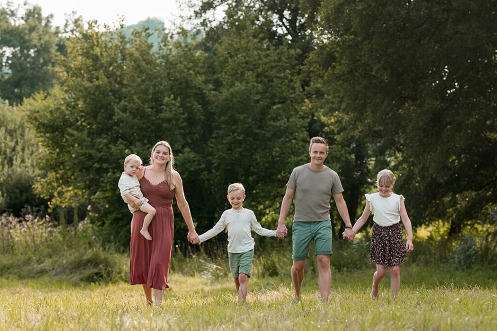 Familien Fotoshooting draußen im Raum Freiburg, Staufen, Bad Krozingen, Müllheim