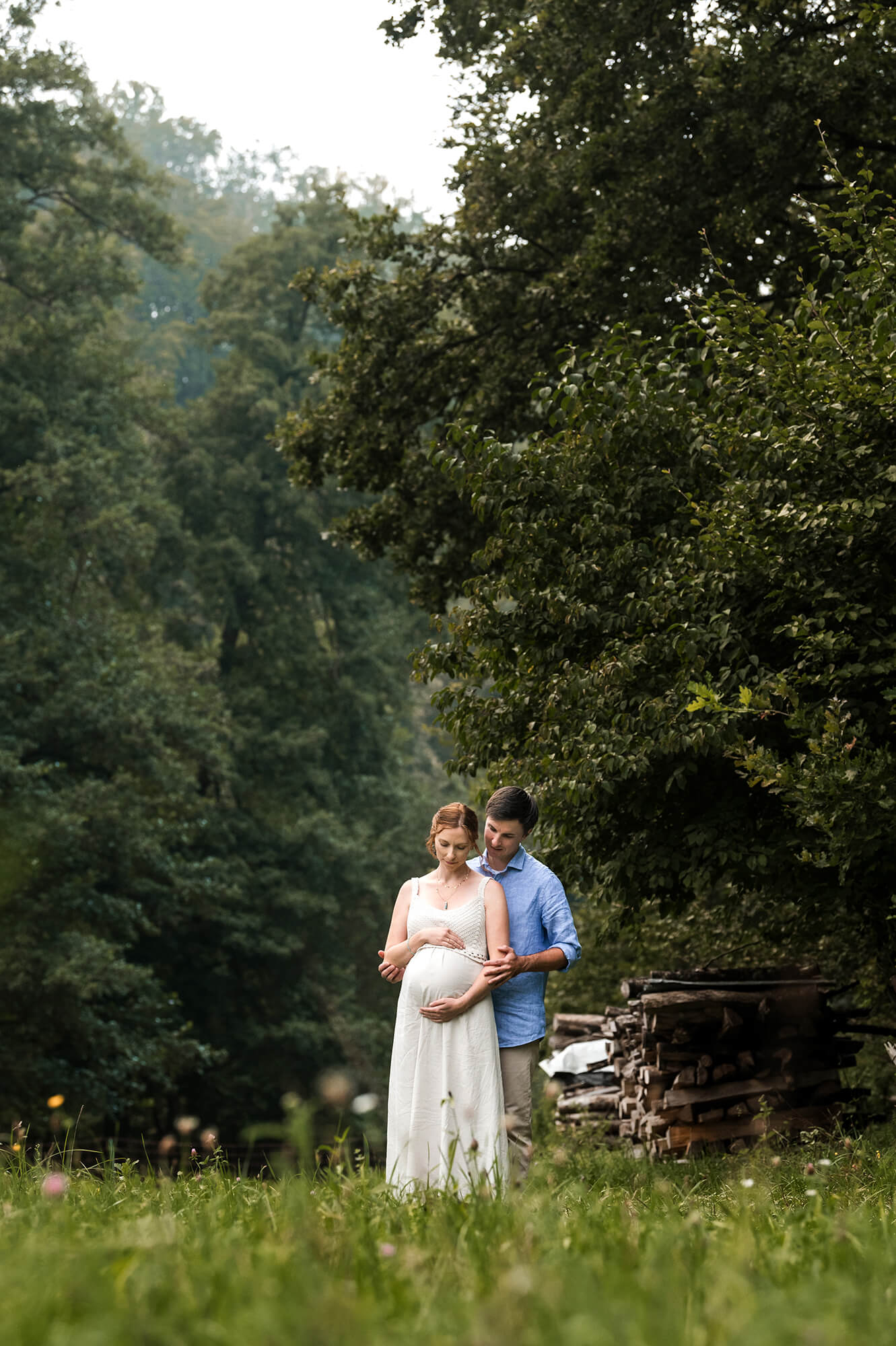 Babybauchfotoshooting als Paar in der Natur – Felicitas Frädrich Fotografie im Raum Freiburg, Staufen, Bad Krozingen, Müllheim